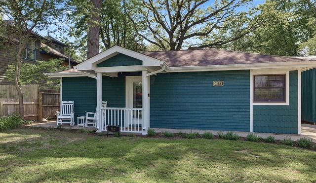 Deer Oak Cottage - cottage right by the lake