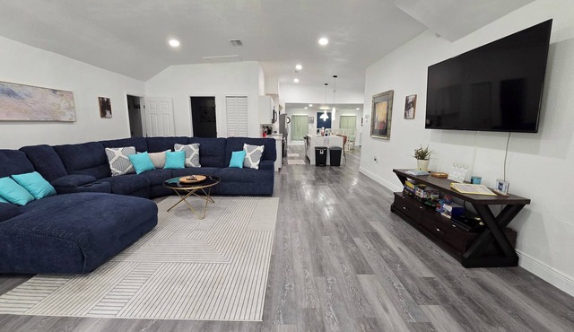 Deland Escape- Near Stetson & Downtown Deland