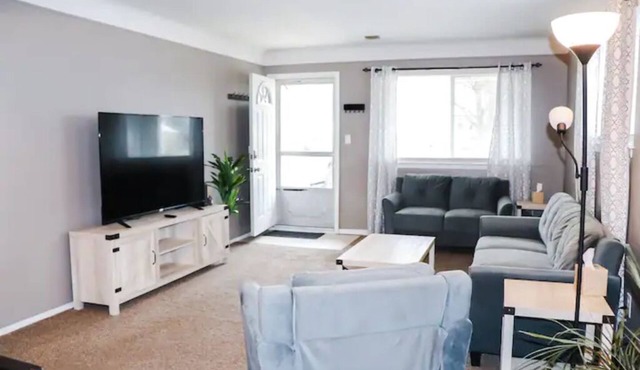 Delightful 2 bedroom ranch fully furnished!