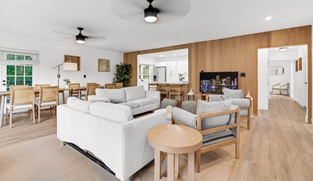 Delightful 4B Apart w/PoolGarden