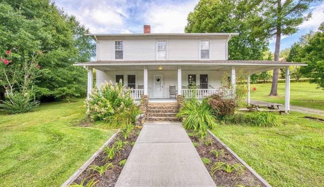 Delightful Family-Friendly Home W/Free WiFi and Pool - Dogs OK