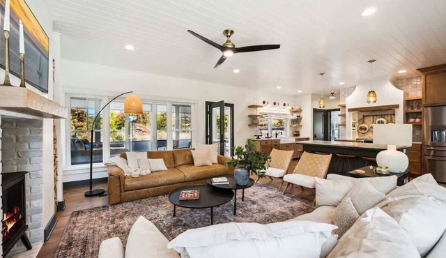 Designer Retreat · Screened Porch · Sister Bay