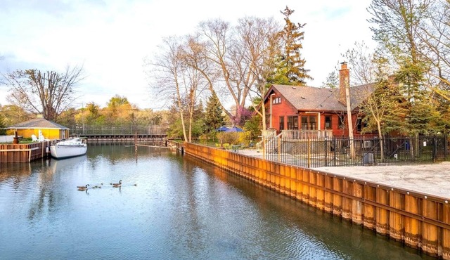 Detroit's Riverside Hideaway