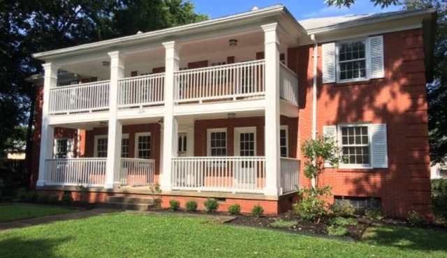 Digs 5 of 5: 1BDRM Open & Airy Garden Suite with Private Parking & More!