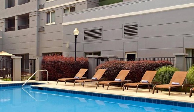 Discover Atlanta's Premier Hotel Experience! 2 Relaxing Units, Pets Allowed!