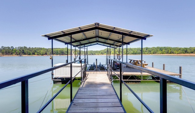 Dock w/Deep Water Levels! Home on Lake Hartwell