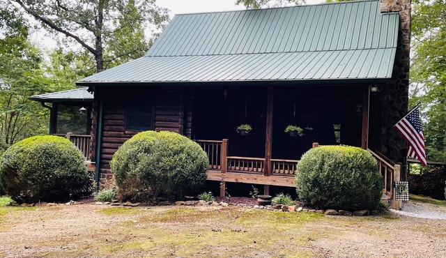Dog Friendly Secluded Cabin Hideaway in Franklin