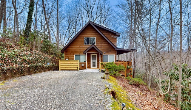 Dog-friendly Smoky Mountain cabin with fireplace, charming deck & game loft
