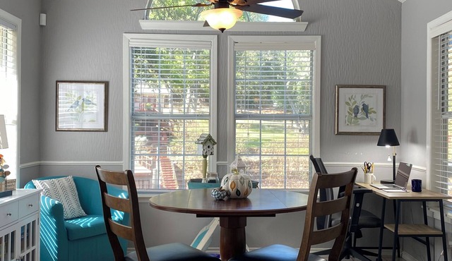 Dog & kid friendly! Backyard fishing! Boat slip! Kayaks! Dedicated workspace!