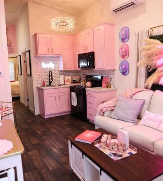 Dolly's Place 6260