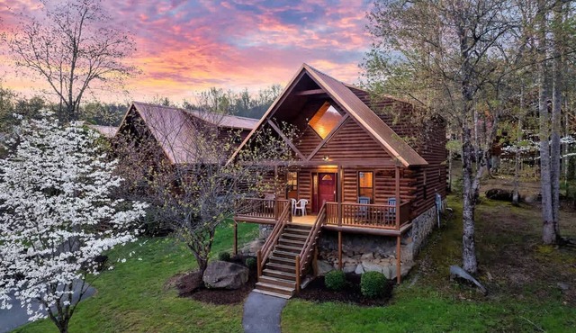 Dotties Place Cabin by Beyond Expectations With Hot Tub