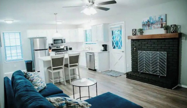Double Diamond Rentals - Modern Home For Travelers