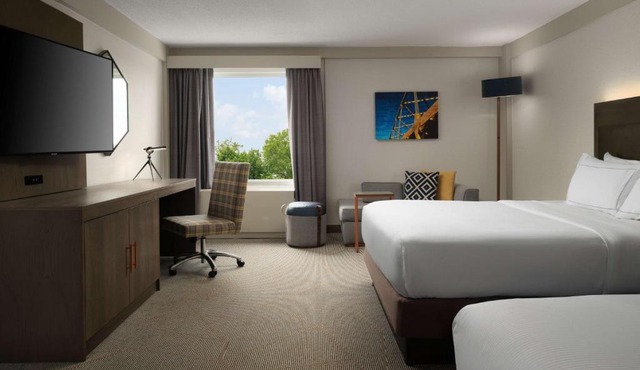 DoubleTree by Hilton Pittsburgh Airport