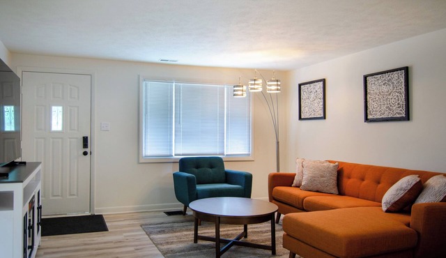 Dover Den in the Bend - Hot Tub and Pet Friendly!