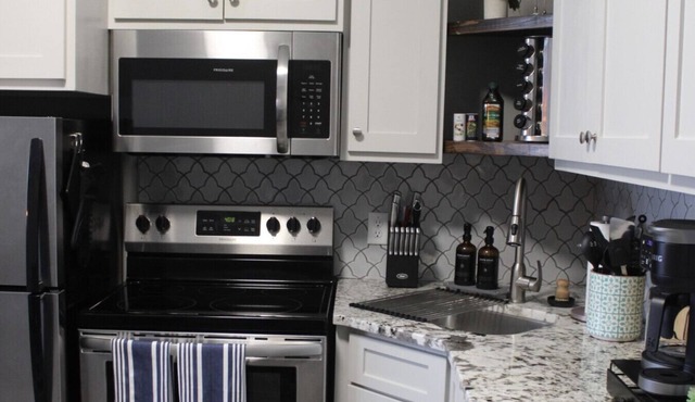 Downtown Comfort: Capital Manor Getaway
