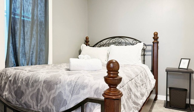 Downtown EVV 2BR- 1.5BA Apt- Chandler A