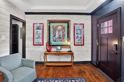 Downtown Historic 1920s Stay, Columbia House Unit A