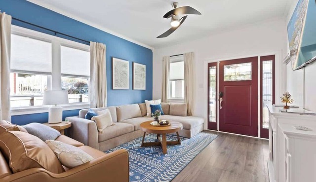 Downtown Indy Walk to Stadiums 4BR/3BA Hot Tub Game Room Sleeps 13