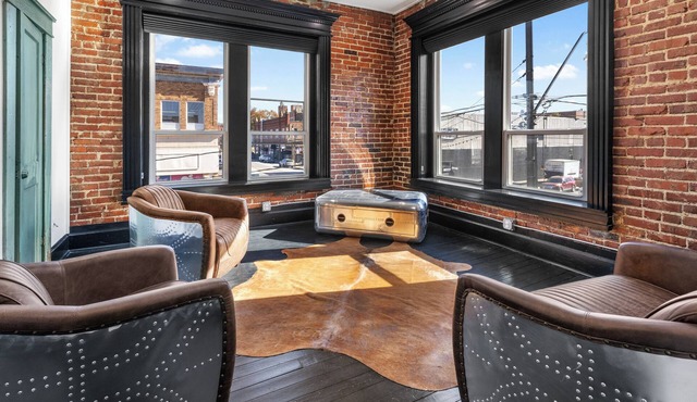 Downtown Okmulgee Aviator Apartment