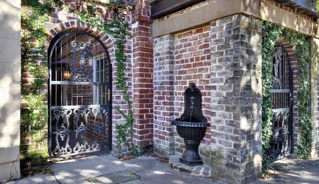 Downtown Savannah Studio Carriage House – Walk Everywhere