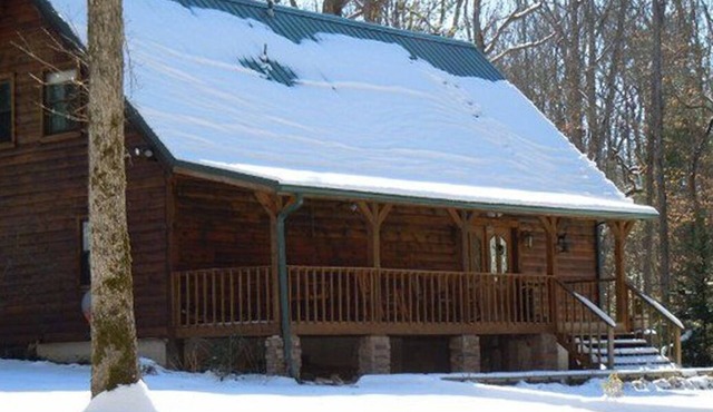 Dropped rates for June! Beautiful Cozy Cabin Nestled in the Sautee Valley.