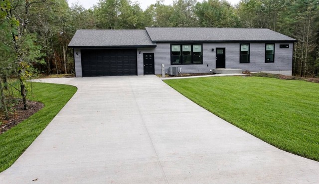 Eagle's Nest Guest House IV - Less than 2 Miles to Sand Valley - 12 beds!
