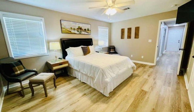 Eastgate 16B spacious comfortable