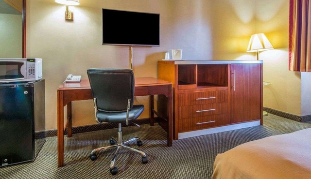 Econo Lodge Hermitage South
