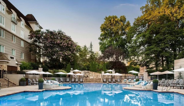 Elegant Queen Room Perfect for Relaxing Wine Tasting Getaways in Braselton