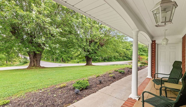 Elle Jay’s Nest, Centrally Located to Waynesville or Asheville