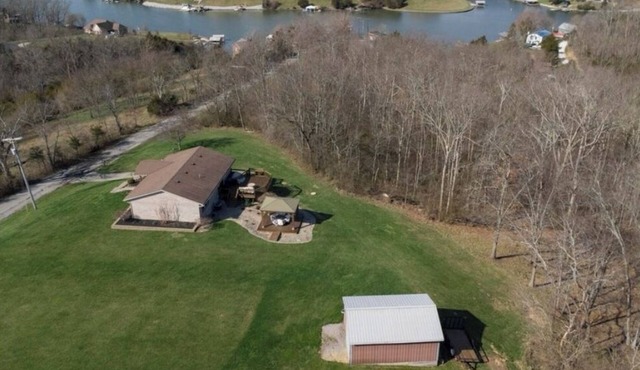 Ellis Estates next to the Ark & Lake.