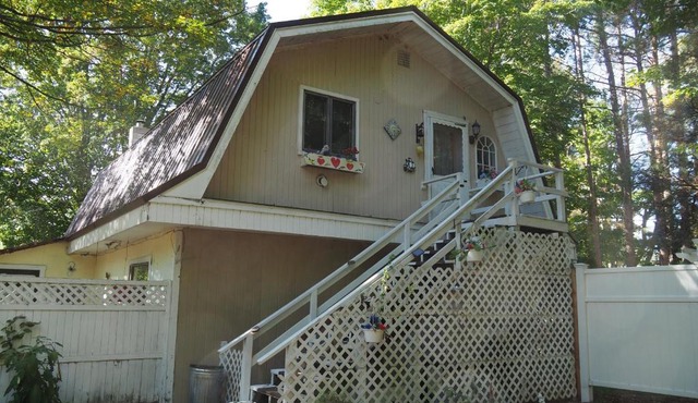Emanuel - Cute Upstairs Apt AC Great Location