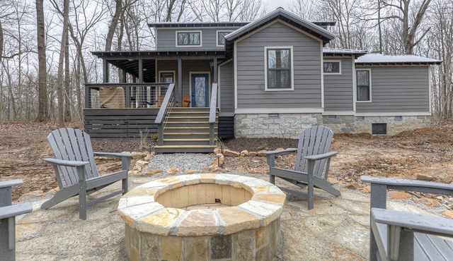 Embrace Nature in this Cozy Cabin with Fire Pit in Monteagle, Tennessee