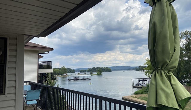 Emerald Isle waterfront resort 7South 2BR/2B balcony pool hottub wonderful view