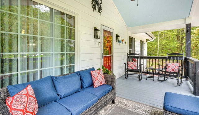 Enchanting Creekside Cottage w/Hot Tub