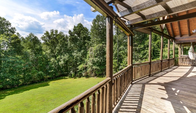 Enchanting log home with lots to do!