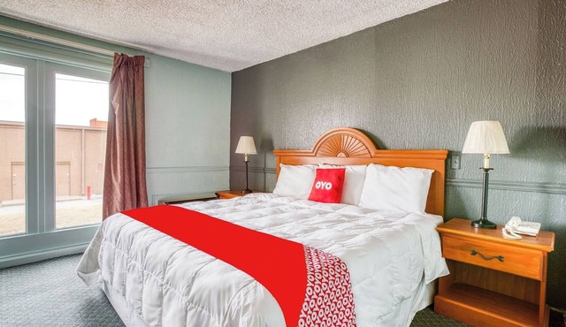 Enjoy this Relaxing Room w/King Bed Ideal for Weekend Explorers in Tulsa