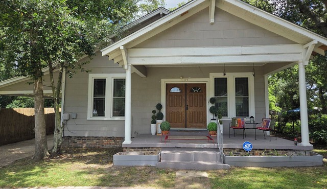 ENTER & ENJOY 3 & 1.5 HOUSE The Best for Entertainment Purposes & Sleepovers