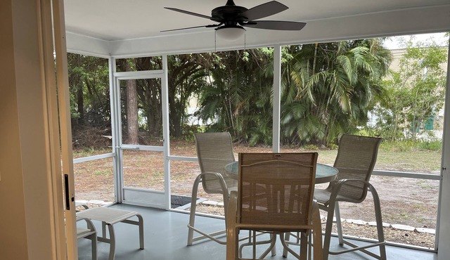 Entire rental Unit 10 minutes from Englewood Beach