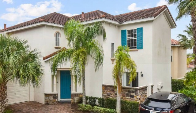 Escape to Comfort & Elegance: Spacious 5-beds Mediterranean villa close to Parks