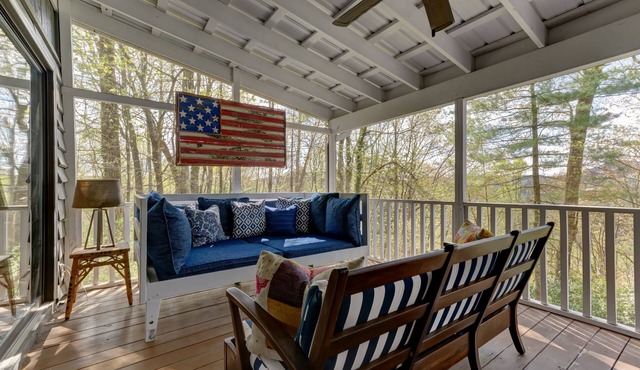 Estes Cottage: Cozy Mirror Lake Cottage w Screened Porch, Firepit | Pet Friendly