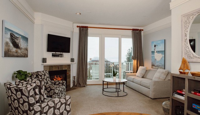 Experience luxury in Maritime Lakeview Suite 314, a stunning 2BR getaway in Bay Harbor!