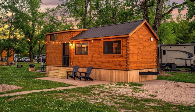Experience the timeless charm of the Pinecrest Cabin, a delightful twist on the classic cabin style. Step inside and be greeted by the warm and rustic log cabin ambiance that will transport you to the heart of Branson, MO.