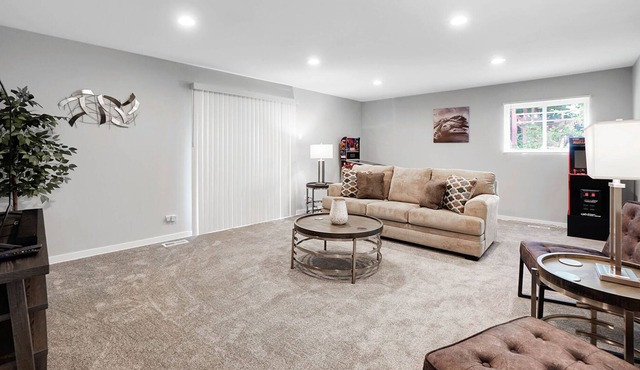 Extended Stay Glendale Heights FHS Rental - Windsor Ln