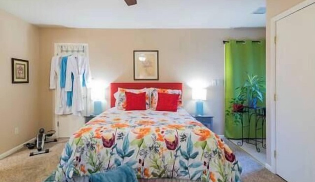 Fabulous Fourth Ward Flat, 1BR Historic Charlotte