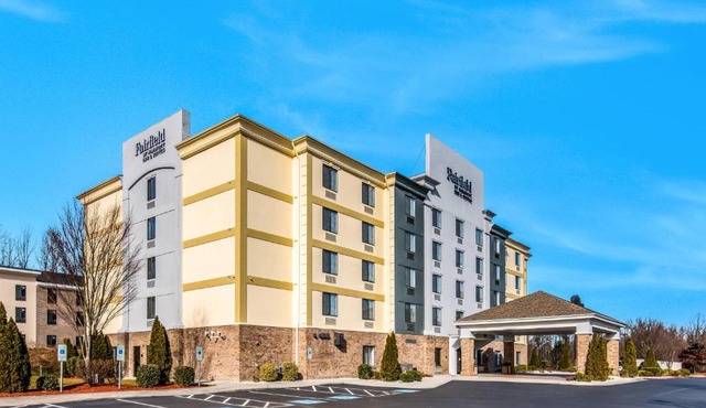 Fairfield by Marriott Inn & Suites Greensboro Coliseum Area