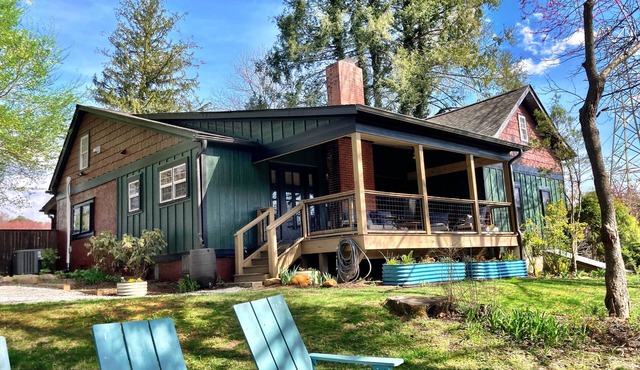 Family & Dog Friendly House With Hot Tub OnThe Pigeon River Near Asheville, NC!