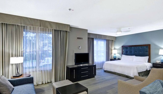 Family-Friendly Stay with Full-Size Kitchen | Free Parking & Pet Friendly!