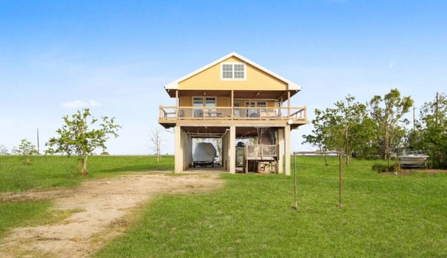 Family Perfect Waterfront Home | Pet Friendly