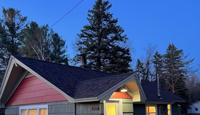 Fancy's Trailside Cabin -- One Block from East Bay!